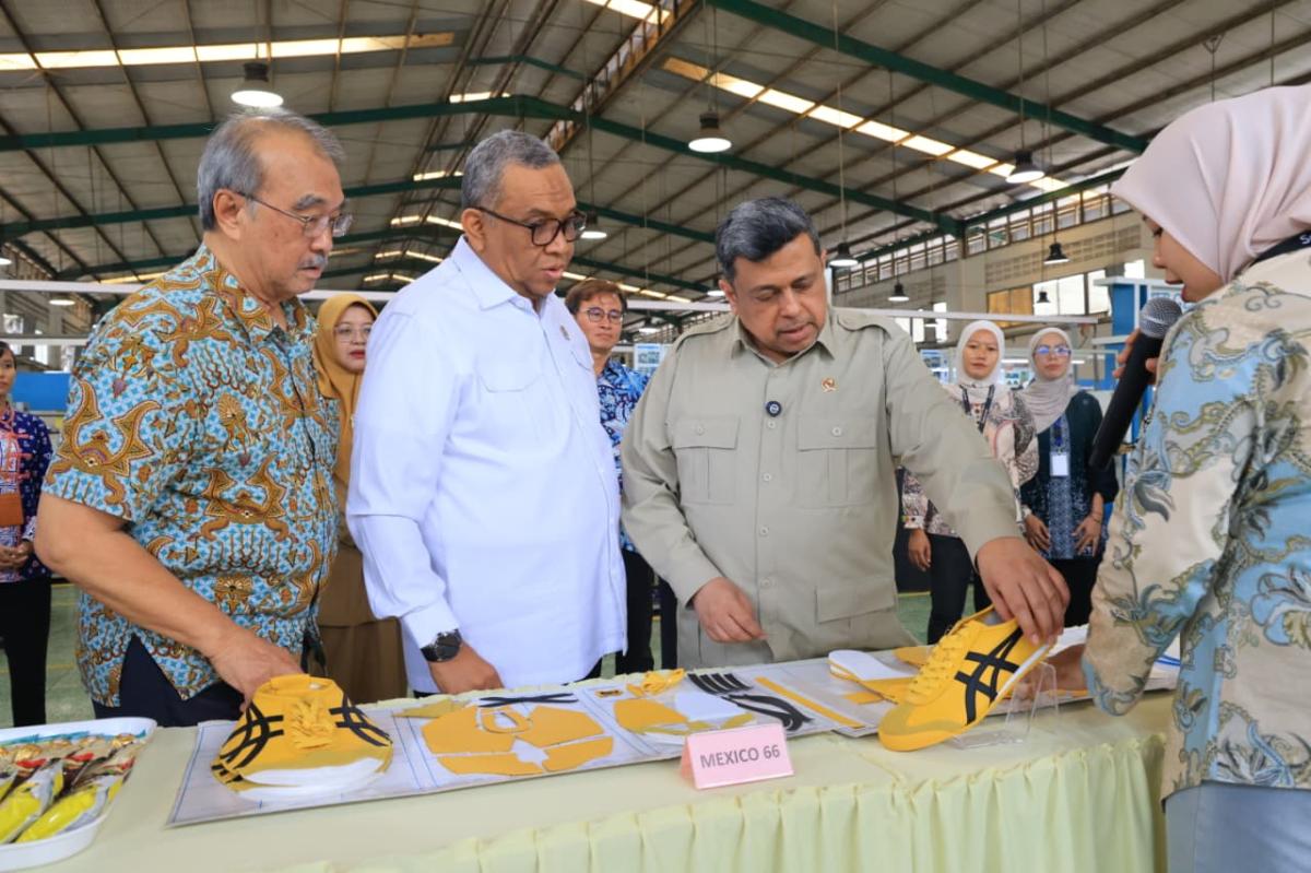 Wamenaker Tekankan Keseimbangan Regulasi, Industri dan Pelindungan Pekerja